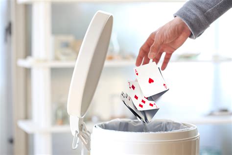 How to Play the Garbage Card Game (aka Trash).